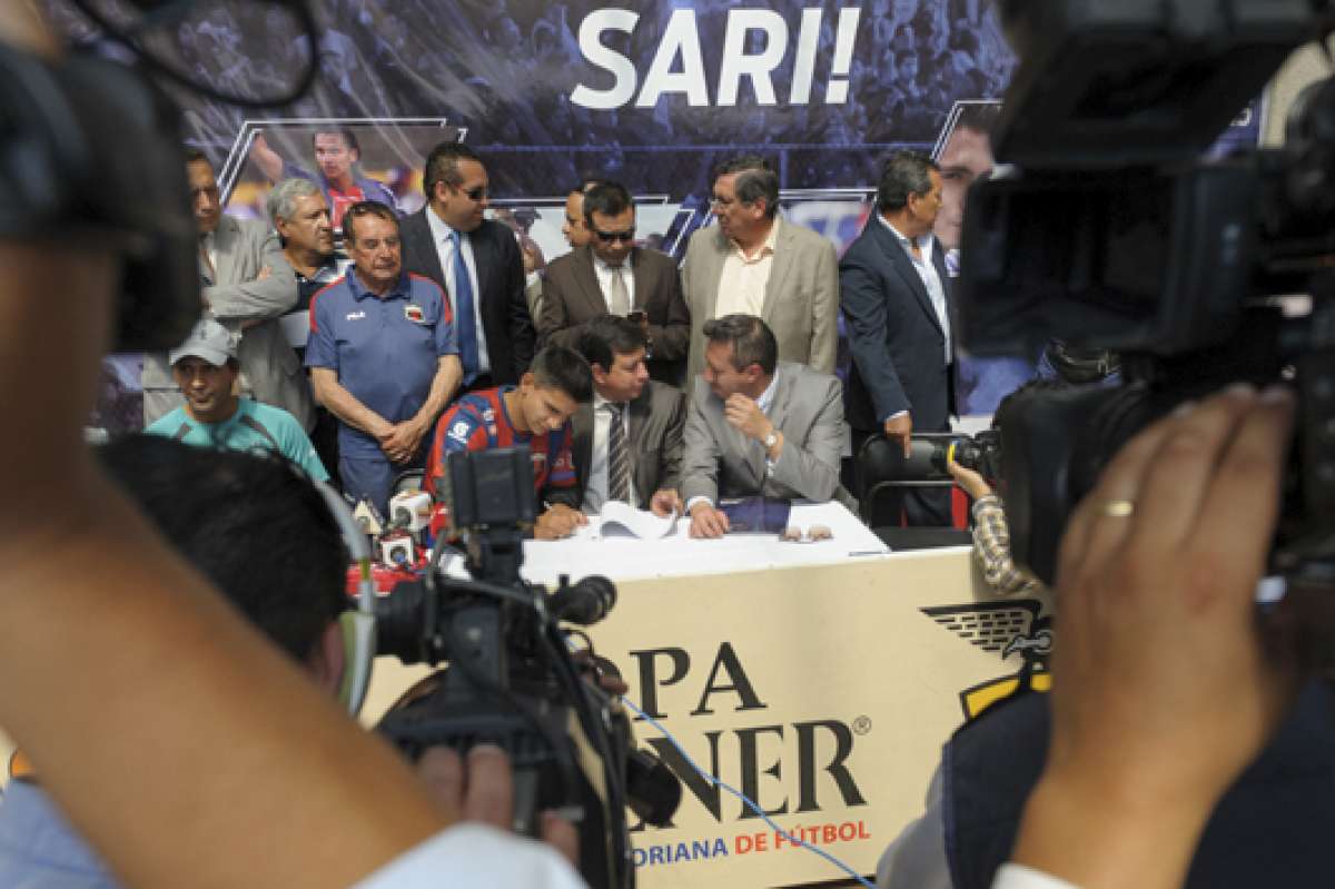 La &uacute;ltima vez que toda la directiva de Deportivo Quito estuvo en Carcel&eacute;n fue en la presentaci&oacute;n de Saritama. Foto: Miguel Jim&eacute;nez / El Tel&eacute;grafo