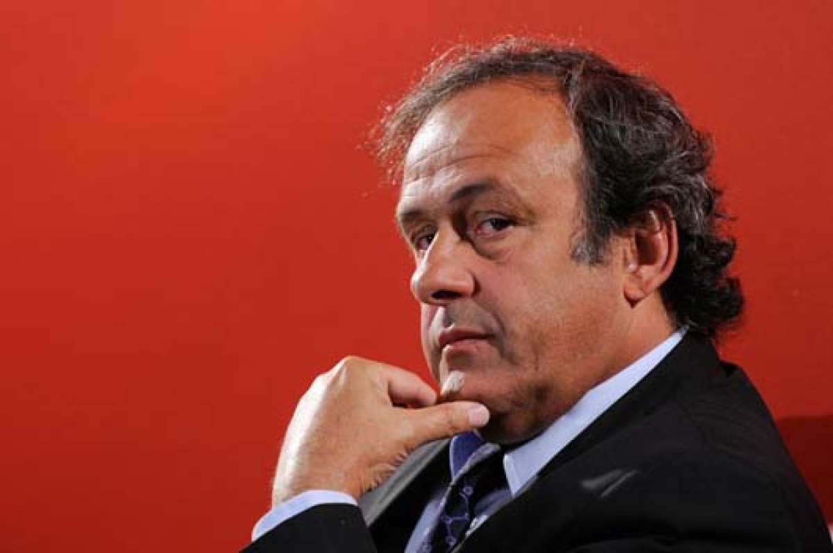 Platini propone dos cambios m&aacute;s  y expulsiones temporales       