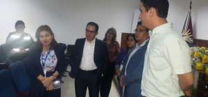 El defensor p&uacute;blico (e), &Aacute;ngel Torres, estuvo pendiente del estado de salud de Jorge Safadi y se solidariz&oacute; con los familiares del funcionario herido.
