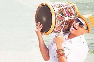 Elvis Crespo tributa  a latinos del Mundial (Video)