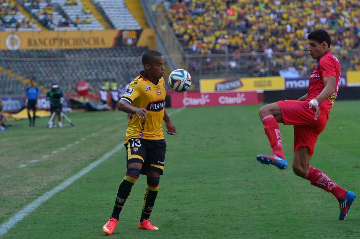 Olmedo se lleva un empate del Monumental