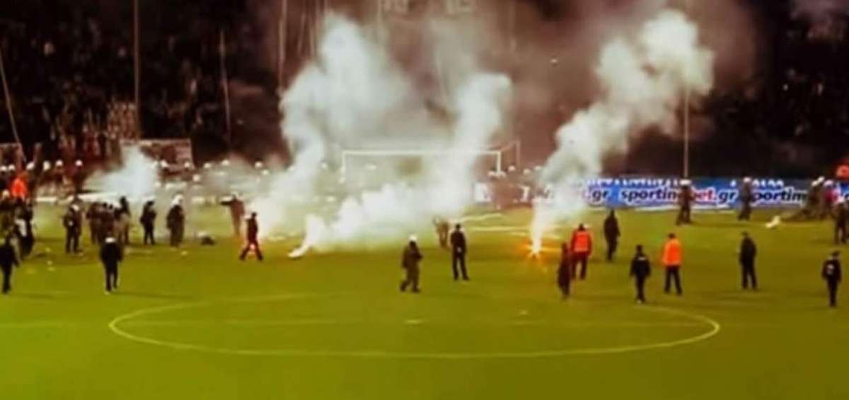 El gobierno suspende la Copa de Grecia por la violencia de la hinchada del Paok Sal&oacute;nica ante Olympiakos.
