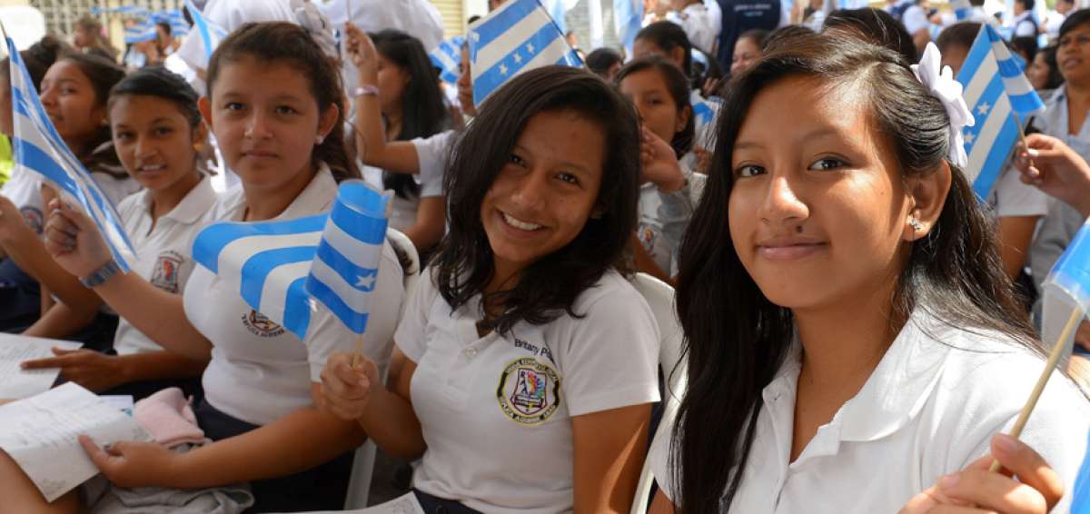 Alumnos de colegios fiscales estuvieron en la presentaci&oacute;n de la agenda juliana en 10 de Agosto y la D&eacute;cima.