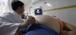 La Organizaci&oacute;n Mundial de la Salud record&oacute; que las madres tienen derecho a alumbramientos los m&aacute;s naturales posible y bajo sus controles.