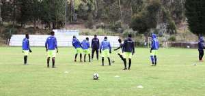 Los futbolistas de Macar&aacute; durante uno de sus &uacute;ltimos entrenamientos, antes del partido de esta noche, en el estadio Bellavista de Ambato.