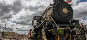 Ferrocarriles del Ecuador traslada vagones en desuso de Riobamba a Quito