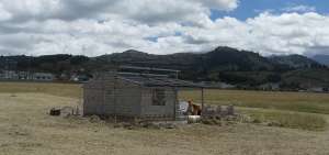 En Quitumbe, en los terrenos que don&oacute; el Municipio de Quito, se construye un prototipo de casa del programa.