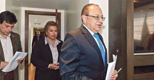 Carlos Tejada (d), gerente de Petroecuador, inform&oacute; avances en la gesti&oacute;n y estado de la Refiner&iacute;a de Esmeraldas.