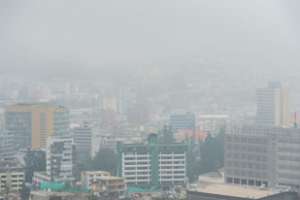 Quito se cubri&oacute; hoy de una fuerte neblina