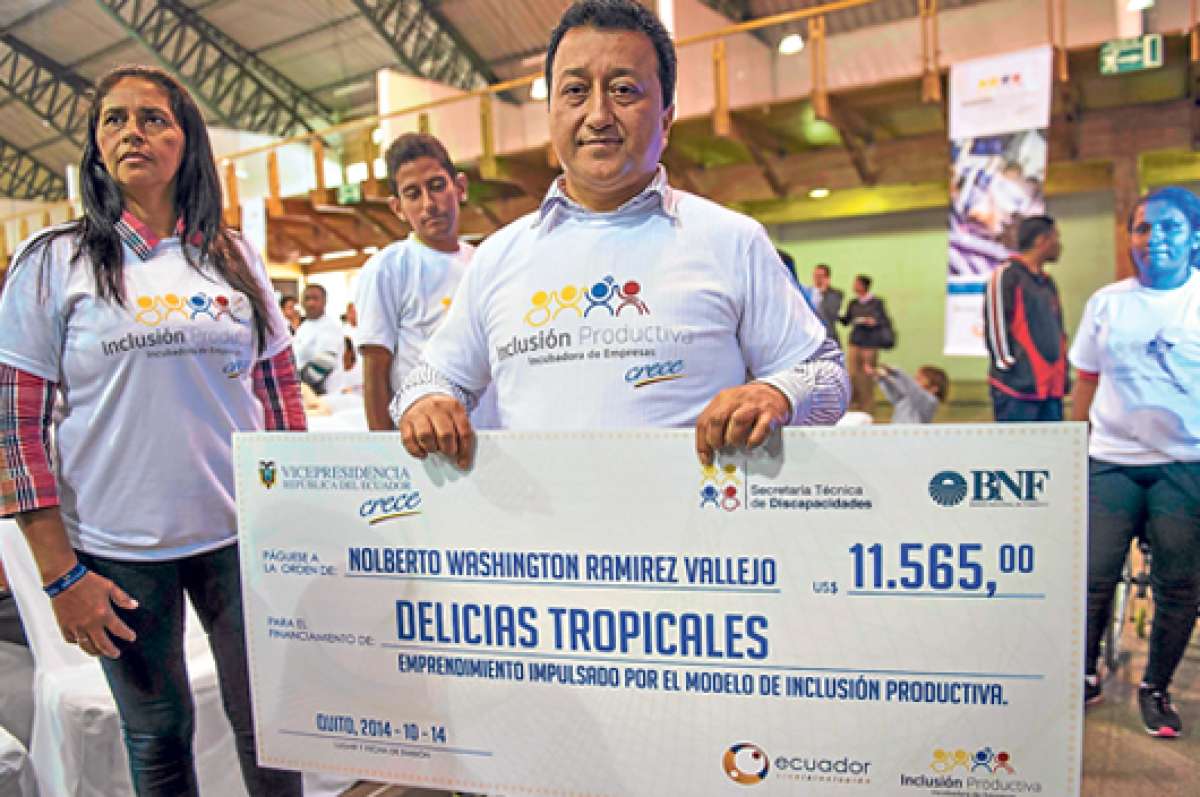 Los cr&eacute;ditos entregados ascienden a $ 1&acute;100.000 a 150 personas. Foto: Fernando Sandoval/ El Tel&eacute;grafo