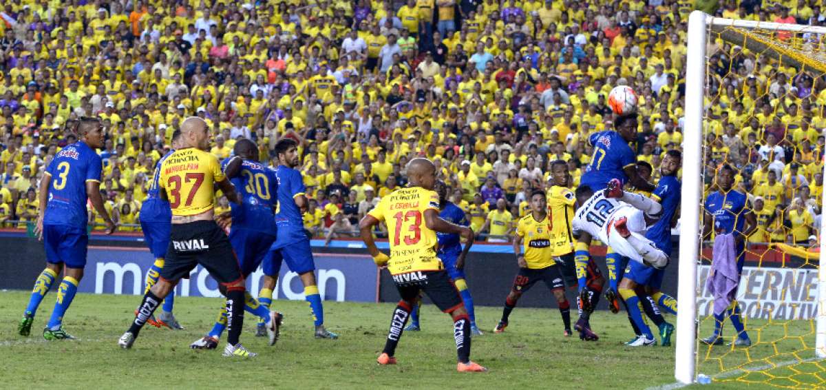 Delf&iacute;n acaricia la final tras ganar al &lsquo;&Iacute;dolo&rsquo;