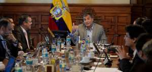  El presidente de la Rep&uacute;blica, Rafael Correa, se reuni&oacute; con representantes de 11 asociaciones de cooperativas de ahorro y cr&eacute;dito.