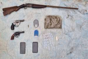 Policía detuvo a un sujeto que tenía armas de fuego en Santo Domingo