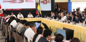Los mandatarios de Ecuador y Per&uacute;, Rafael Correa y Ollanta Humala, respectivamente, y sus ministros durante el IX Gabinete Binacional. Foto: Canciller&iacute;a Ecuador 