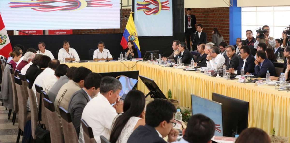 Los mandatarios de Ecuador y Per&uacute;, Rafael Correa y Ollanta Humala, respectivamente, y sus ministros durante el IX Gabinete Binacional. Foto: Canciller&iacute;a Ecuador 