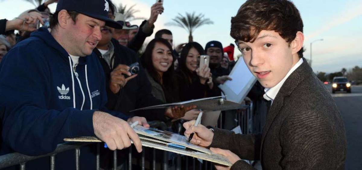 El actor brit&aacute;nico Tom Holland (der.) es el tercero que interpreta a Spiderman en cuesti&oacute;n de 15 a&ntilde;os.