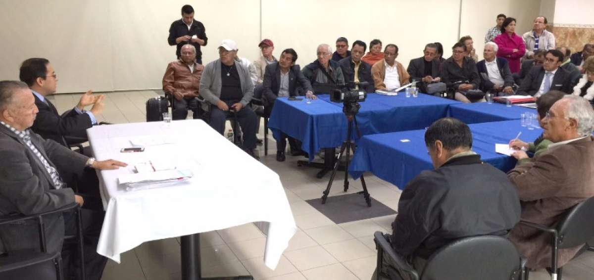 Ministro de Finanzas concreta acuerdos con maestros jubilados