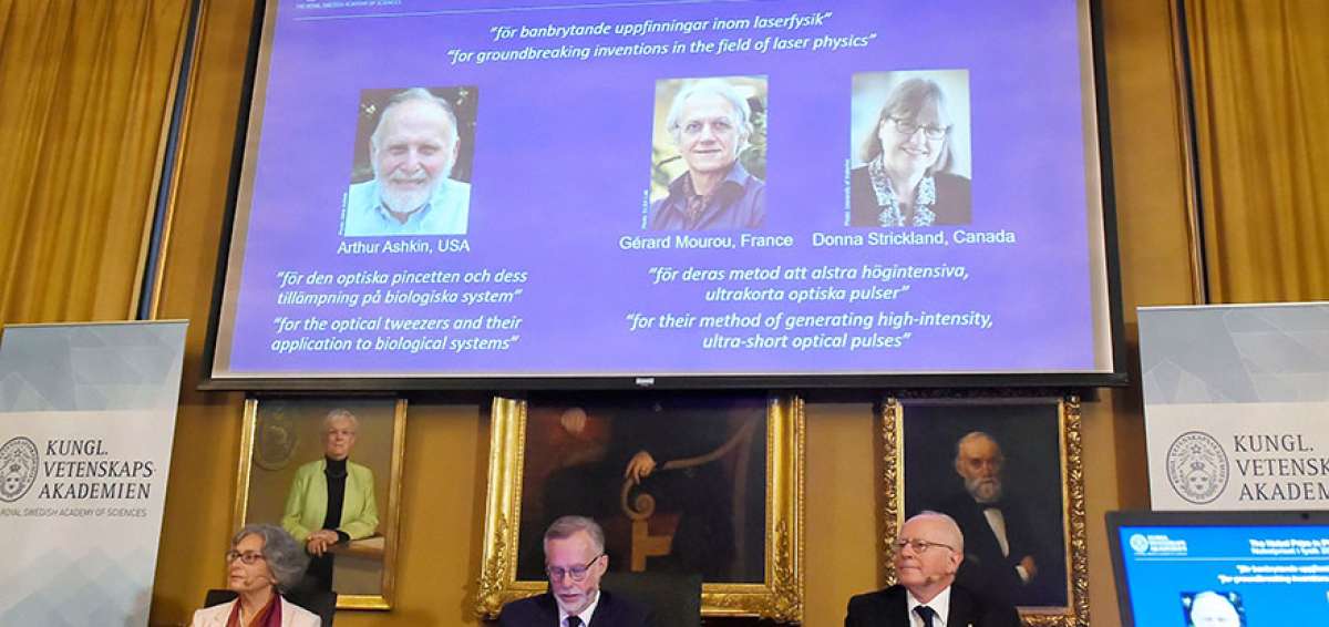 Los miembros del Comit&eacute; Nobel anunciaron a los tres ganadores del premio en F&iacute;sica. Entre ellos una mujer, que es la tercera en la historia.