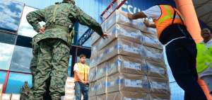 Las FF.AA. custodian y trasladan el material electoral a varias provincias