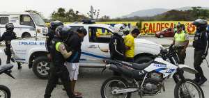 Un hombre, a quien se le hallaron fundas con droga listas para el expendio, fue detenido durante el operativo y llevado a la unidad de Flagrancia.