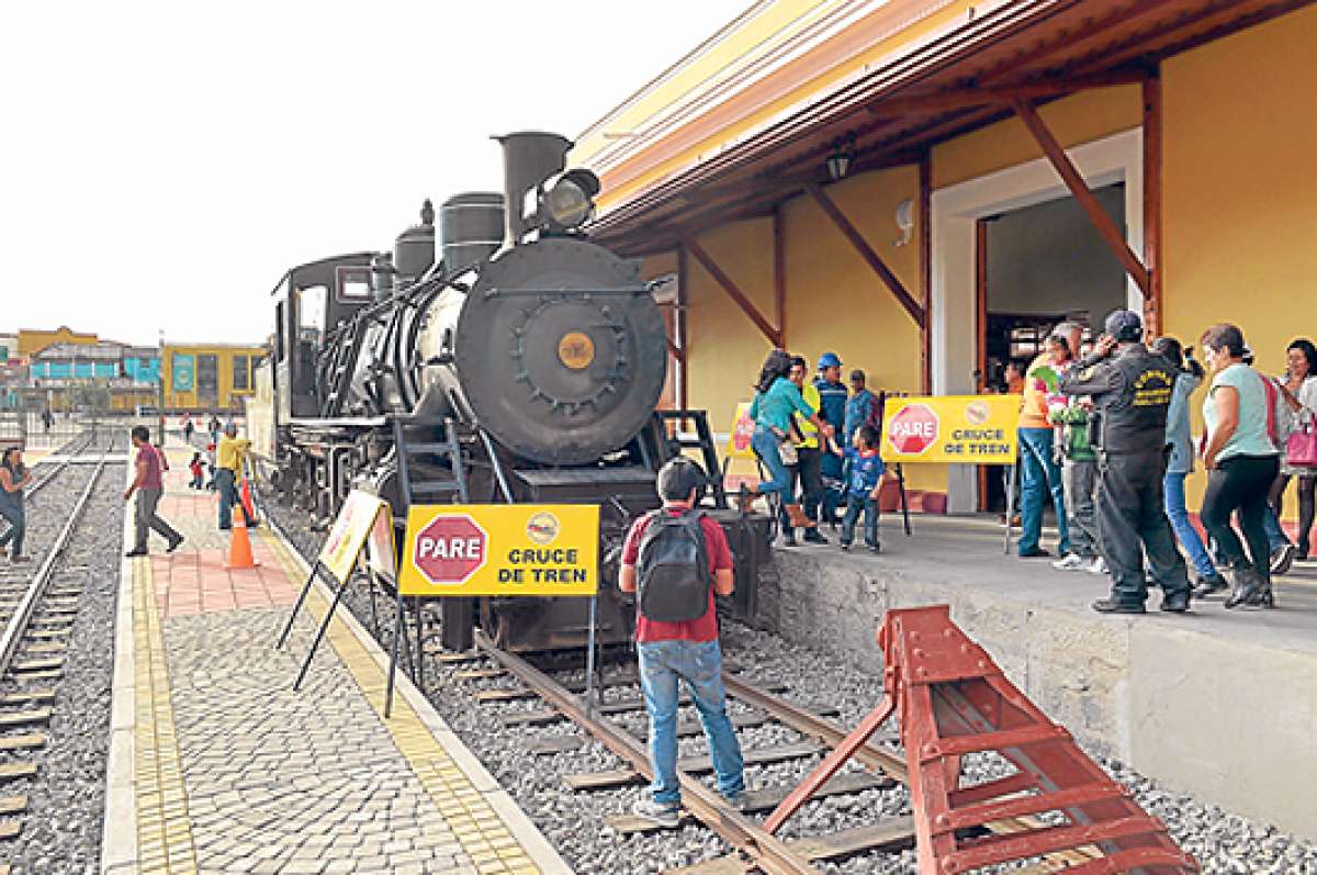 La estaci&oacute;n riobambe&ntilde;a es una de las m&aacute;s concurridas de la regi&oacute;n Central. Locomotoras y autoferros circulan por all&iacute; permanentemente. Foto: Roberto Ch&aacute;vez / El Tel&eacute;grafo