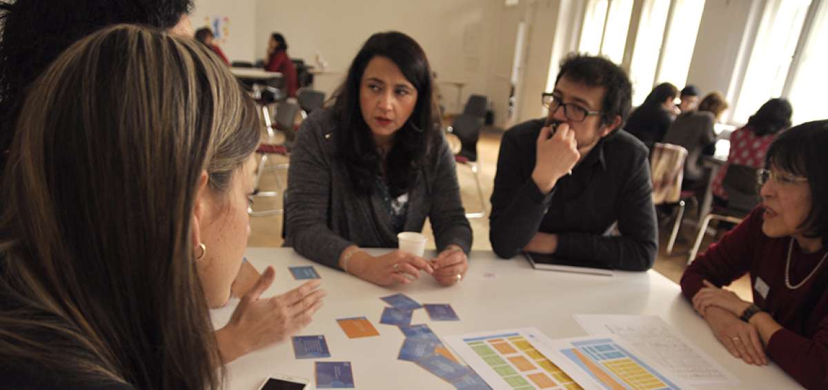 Entre las actividades ofertadas se encuentran seminarios y jornadas pedag&oacute;gicas. Se fomenta el encuentro de organizaciones sociales en torno al refuerzo del multiling&uuml;ismo. Para esto se realizan talleres con voluntarios.  