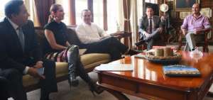 El ministro Pati&ntilde;o, reunido con las autoridades locales.