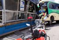 Un bus chocó contra la parada de la Ecovía, en el sur de Quito.