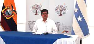El canciller de Ecuador, Jos&eacute; Valencia, durante la rueda de prensa. 