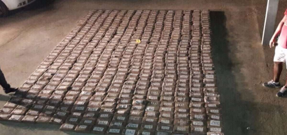 Ecuador incauta 636 kilos de droga proveniente de Per&uacute;