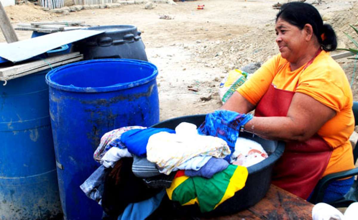 Los habitantes de estos cantones se abastecen de agua a trav&eacute;s de tanqueros. Foto: Fabricio Cruz |  para El Tel&eacute;grafo