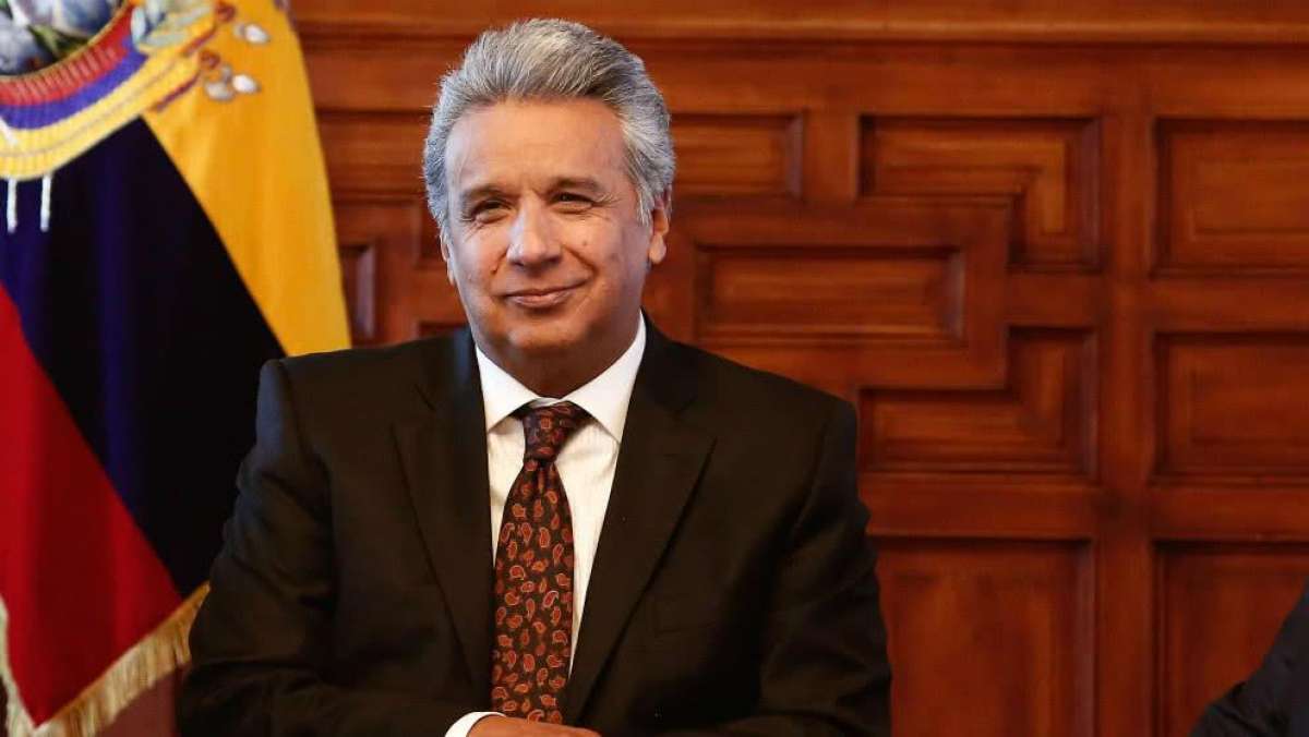 El primer mandatario firm&oacute; los decretos ejecutivos 807 y 808.