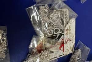 Joyas sin declarar: Aduana retiene cargamento valorado en USD 77.000 en Guayaquil