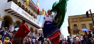 El danzante ca&ntilde;ari juega un papel fundamental en las celebraciones del Inti Raymi y del Corpus Christi, en la regi&oacute;n internadina del pa&iacute;s.