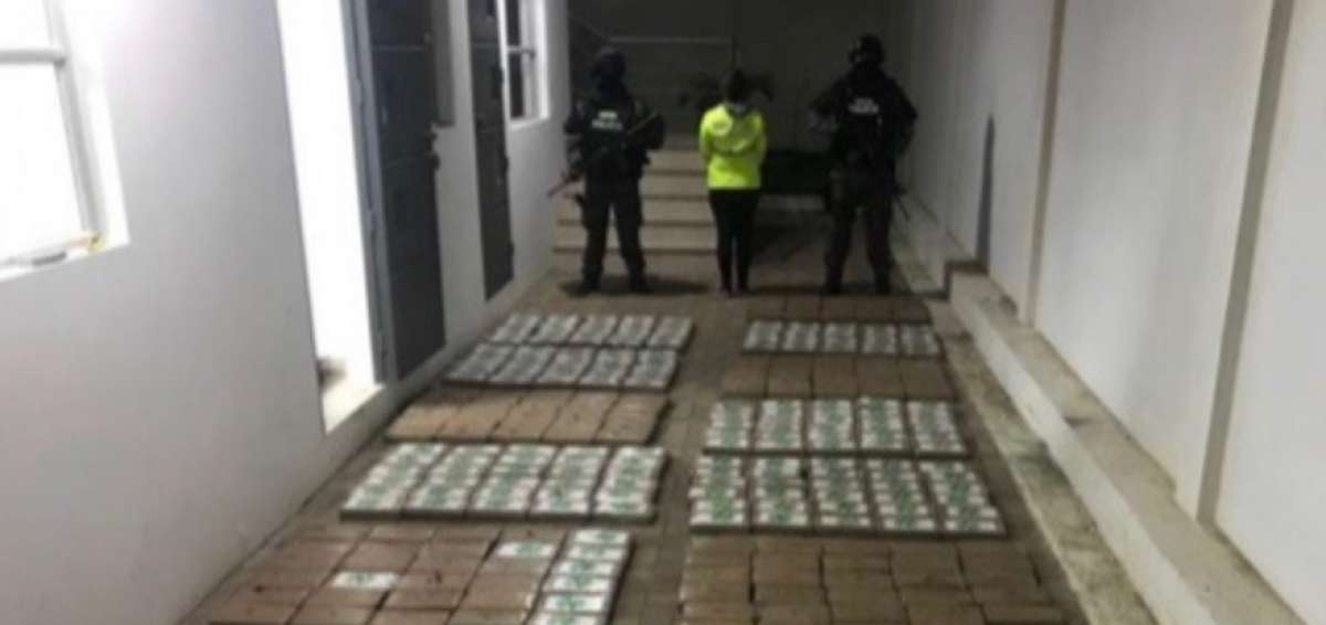 Media tonelada de coca&iacute;na fue encontrada en una camaronera en Manab&iacute;