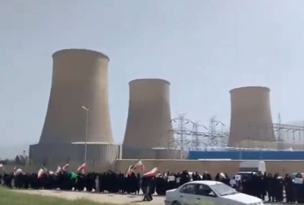 El r&eacute;gimen de Ir&aacute;n estar&iacute;a utilizando civiles como escudos humanos.