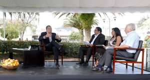 El presidente Rafael Correa durante una entrevista con medios de comunicaci&oacute;n en Pimampiro, Imbabura. Foto: Presidencia 