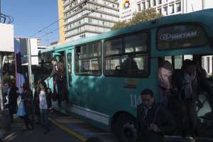 El sistema expr&eacute;s, inaugurado esta semana para compensar el cierre de las miniterminales urbanas, ya registra hacinamiento en las unidades; sobre todo, durante las llamadas horas pico. Foto: John Guevara/ El Tel&eacute;grafo
