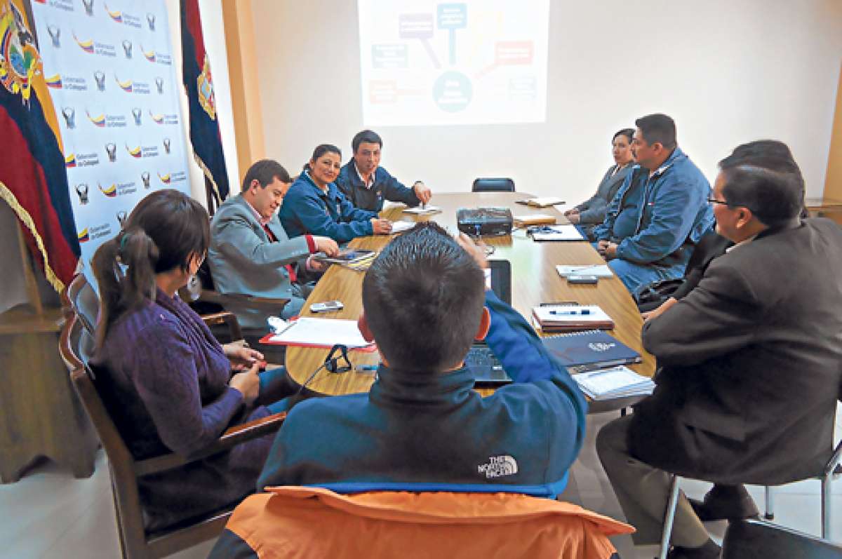 La oficina de la Secretar&iacute;a de Riesgos de Latacunga ser&aacute; atendida ahora por un funcionario, ya que los otros 11 fueron enviados a Riobamba. Foto: Silvia Osorio.