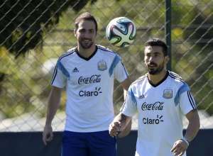 El bromista Ezequiel Lavezzi le toma la posta al &lsquo;Kun&rsquo; Ag&uuml;ero