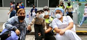 Hospital Teodoro Maldonado recuerda el D&iacute;a de la Enfermer&iacute;a con serenata