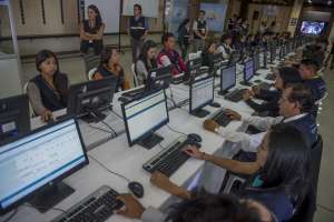 100 verificadores trabajar&aacute;n por casi 2 meses para analizar m&aacute;s de 1628 mil firmas de 10 movimientos pol&iacute;ticos. Foto: Fernando Sandoval/ELTEL&Eacute;GRAFO.