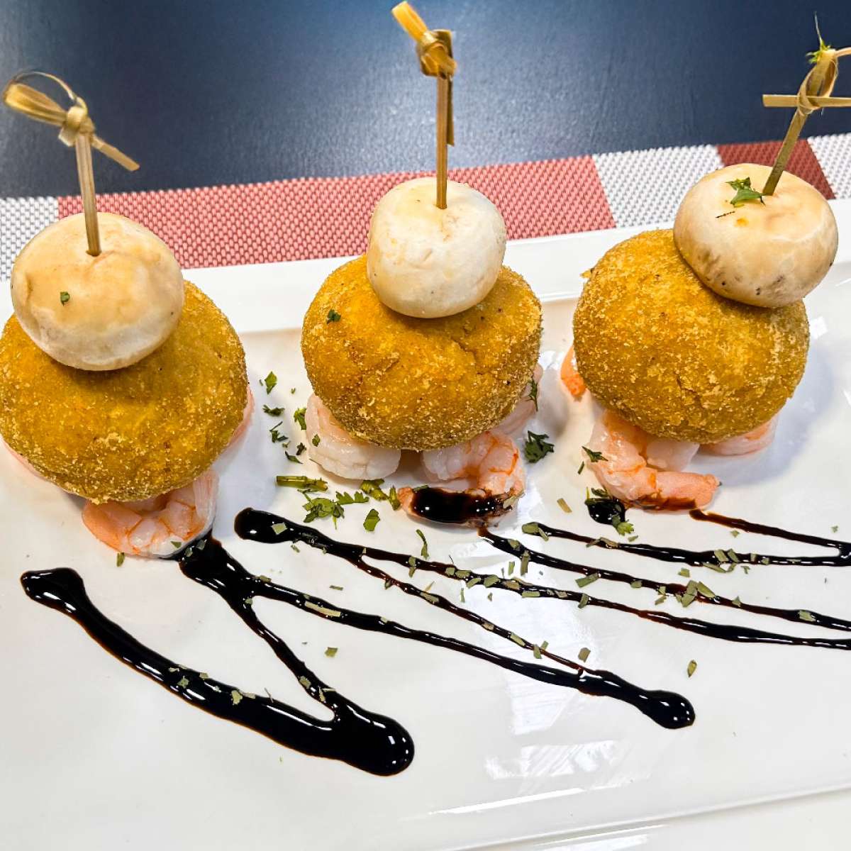 Bol&oacute;n de verde con camar&oacute;n &ndash; receta tradicional ecuatoriana