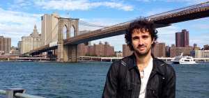 El argentino Sebasti&aacute;n Urli presentar&aacute; una conferencia magistral en el marco de la Feria del Libro que organiza la PUCE, a partir de las 19:00. 