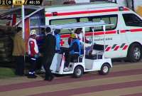 El arquero Darwin Cuero salió del estadio Atahualpa en ambulancia