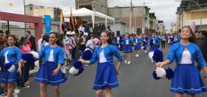 Despu&eacute;s de dos a&ntilde;os se realiza un desfile en la zona de Tarqui, la m&aacute;s afectada por el terremoto.