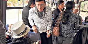 En Cuenca el transporte s&iacute; funciona mediante una caja com&uacute;n, a diferencia del resto de las ciudades. Foto: Jos&eacute; Luis Llivisaca / El Tel&eacute;grafo.