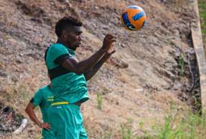 Fabián Bustos tiene listo a su primer equipo titular tras su regreso a Barcelona