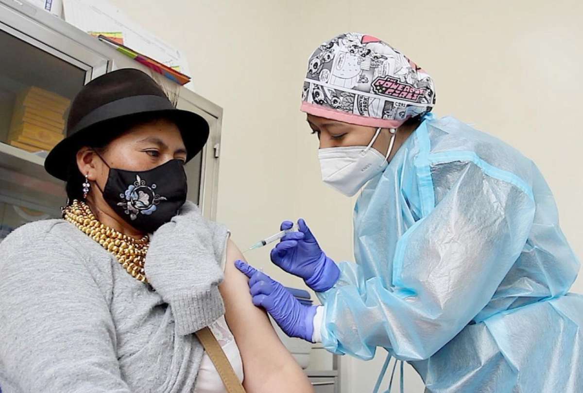 Ministerio de Salud recomienda el uso de la mascarilla y vacunación en Ecuador