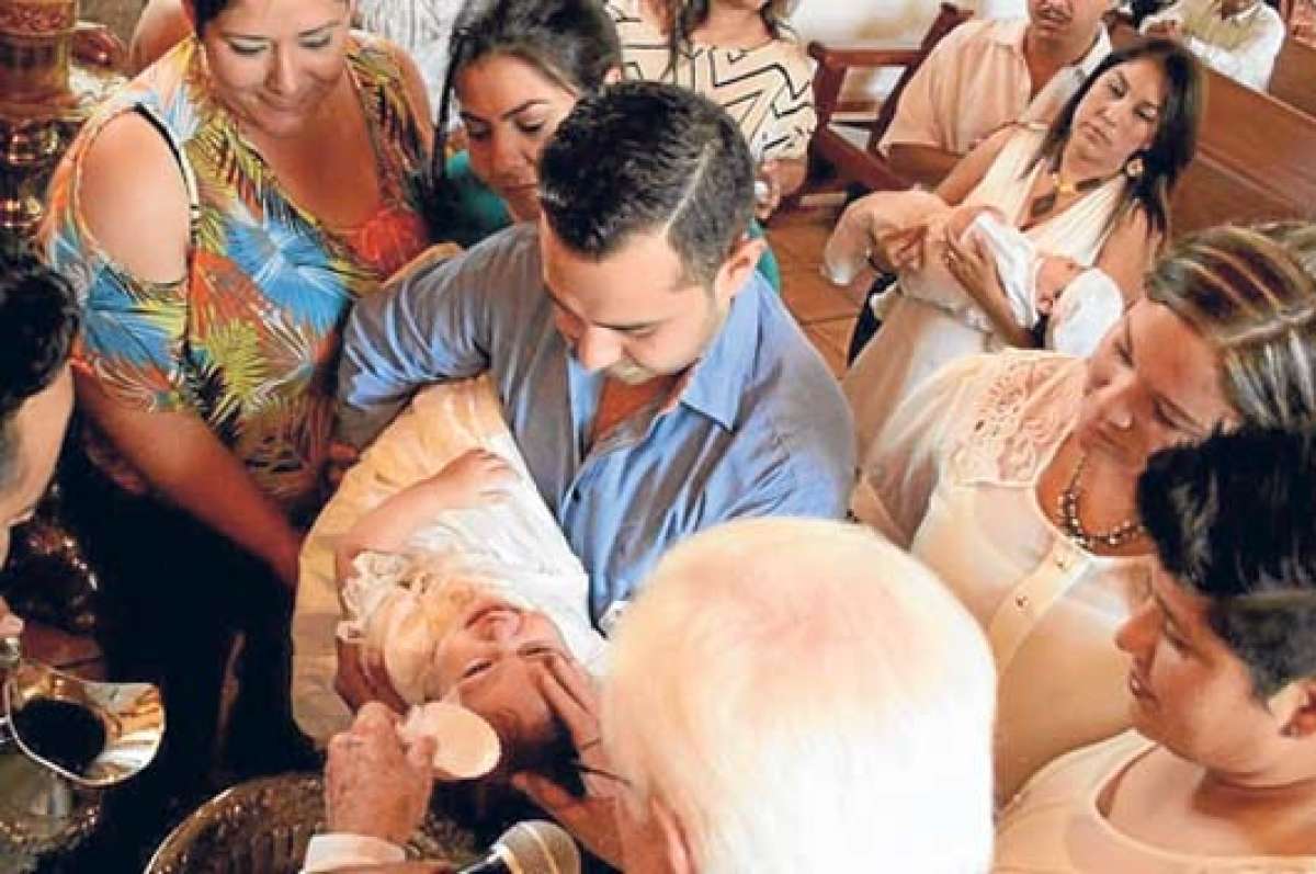 El bautizo de la hija de una pareja GLBTI fue realizado en la iglesia de Coahuila. 